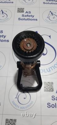 Buse variable de lutte contre l'incendie en laiton Akron Style 3022 95 Gpm 1-1/2