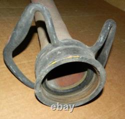 Camion de pompier antique vintage avec tuyau de jeu enroulé de corde + buse en laiton