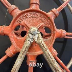 Enrouleur de tuyau d'incendie vintage de la compagnie de fabrication SECO. 1000 1012 Detroit Mi