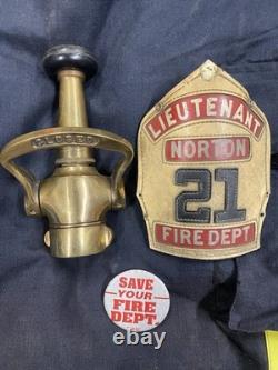 Ensemble de 2 tuyaux et casque de pompier Norton Fire Massachusetts MA Cairns et Bro