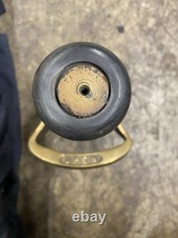 Ensemble de 2 tuyaux et casque de pompier Norton Fire Massachusetts MA Cairns et Bro