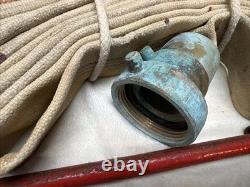 Ensemble vintage de robinet-vanne en laiton pour tuyau d’incendie avec buse et appareil de pliage de tuyau