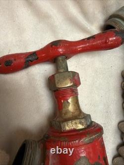 Ensemble vintage de robinet-vanne en laiton pour tuyau d’incendie avec buse et appareil de pliage de tuyau