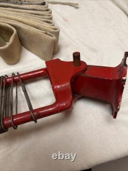 Ensemble vintage de robinet-vanne en laiton pour tuyau d’incendie avec buse et appareil de pliage de tuyau