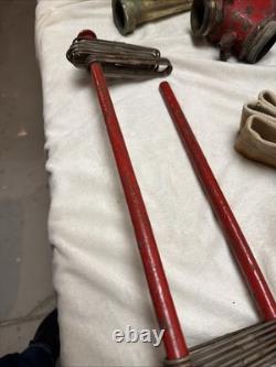 Ensemble vintage de robinet-vanne en laiton pour tuyau d’incendie avec buse et appareil de pliage de tuyau