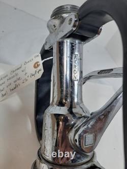 Gicleur de tuyau d'incendie Akron Brass, gicleur en laiton chromé avec 2 poignées, 2,5 pouces