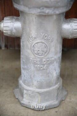 Hydrant d'incendie en fonte ancienne de New York City 1904, moule de fonderie en fonte statue