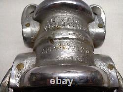 JM Loeffler Abington F. D. Double Quick Connect Fire Hose Coupling Chrome<br/>

<br/> 
	
Traduction en français : Accouplement de tuyau d'incendie à connexion rapide double JM Loeffler Abington F. D. en chrome