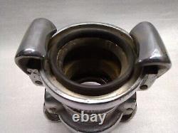 JM Loeffler Abington F. D. Double Quick Connect Fire Hose Coupling Chrome
  <br/> 


<br/>Traduction en français : Accouplement de tuyau d'incendie à connexion rapide double JM Loeffler Abington F. D. en chrome