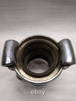 JM Loeffler Abington F. D. Double Quick Connect Fire Hose Coupling Chrome<br/><br/>
Traduction en français : Accouplement de tuyau d'incendie à connexion rapide double JM Loeffler Abington F. D. en chrome