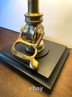 Lampe d'art steampunk unique sur mesure avec buse de lance d'incendie vintage en laiton et cuivre