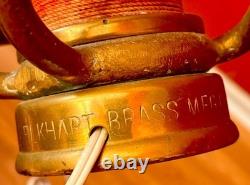 Lampe électrique en laiton vintage transformée à partir d'un jet de tuyau d'incendie