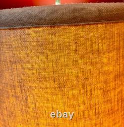 Lampe électrique en laiton vintage transformée à partir d'un jet de tuyau d'incendie