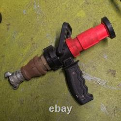 Lance d’incendie avec poignée pistolet et raccord, rouge/noir