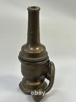 MFD par AJ Morse and Son Inc. Buse de tuyau d'incendie en laiton pour pompier. Extrêmement rare