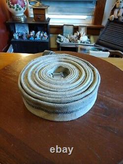 Paire de rouleaux de tuyaux de pompiers en tissu vintage avec raccords