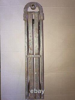 Porte-tuyau d'incendie de la société W & K, breveté en avril 1906.