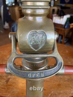 SUPERBE Buse de Tuyau d'Incendie en Laiton Massif Ancienne Vintage (CHEF) RARE - Fabriqué aux États-Unis