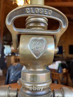 SUPERBE Buse de Tuyau d'Incendie en Laiton Massif Ancienne Vintage (CHEF) RARE - Fabriqué aux États-Unis