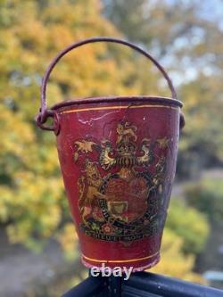 Seau à eau britannique en tôle métallique des années 1800