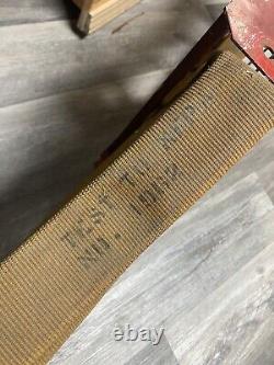 Support de bosse de berceau de tuyau d'incendie vintage monté sur mur en acier avec tuyau et buse, 1962 Rare