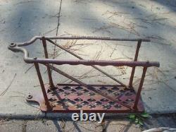 Support de rack de tuyau d'incendie Vintage 1910 de la W. D. Allen Mfg. Co. et tuyau désaffecté