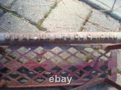 Support de rack de tuyau d'incendie Vintage 1910 de la W. D. Allen Mfg. Co. et tuyau désaffecté