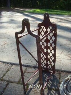 Support de rack de tuyau d'incendie Vintage 1910 de la W. D. Allen Mfg. Co. et tuyau désaffecté