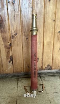 Tube à feu en laiton Vintage Underwriters avec poignée tournante et buse 30. Powhatan