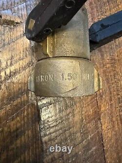 VTG AKRON 1.50 Style 3015 Buse de Tuyau d'Incendie en Laiton Massif 8 95 GPM 100 PSI Rétro