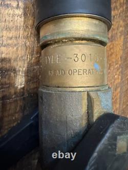 VTG AKRON 1.50 Style 3015 Buse en Laiton Massif pour Tuyau d'Incendie 8 95 GPM 100 PSI Rétro