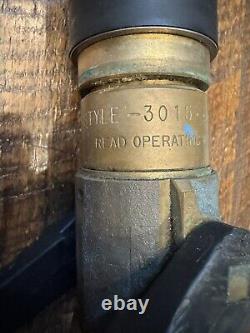 VTG AKRON 1.50 Style 3015 Buse en Laiton Massif pour Tuyau d'Incendie 8 95 GPM 100 PSI Rétro