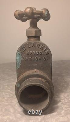 Vanne de portail de poteau d'incendie en laiton antique M. D. Larkin