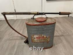 Véritable pompe à incendie indienne D. B. Smith de 1968, 5 gallons avec tuyau et buse, Utica NY