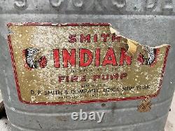Véritable pompe à incendie indienne D. B. Smith de 1968, 5 gallons avec tuyau et buse, Utica NY