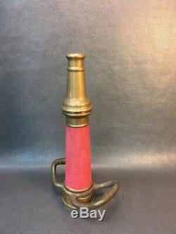 Vintage Brass Rouge Cordon Enveloppé 15 Dans. Jouer À Tuyau D'incendie Buse Avec 11/8 Tip