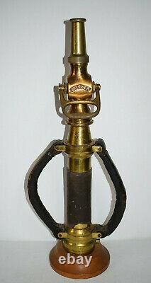Vintage Fire Hose Nozzle Display Grether Akron Brass Wood Base 2 Poignées Tôt
