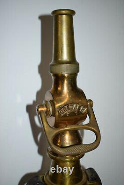 Vintage Fire Hose Nozzle Display Grether Akron Brass Wood Base 2 Poignées Tôt