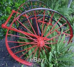 Vintage Steel Wheel Fire Hose Panier