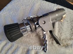 Vintage et RARE ! Buse de pompier Elkhart, 95 GPM, poignée pistolet, 20266 SFL-GT-95, 7lbs Vintage et RARE ! Buse de pompier Elkhart, 95 GPM, poignée pistolet, 20266 SFL-GT-95, 7lbs