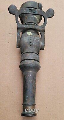 Vtg Antique Brass Akro Buse d'incendie, manche en collier, patine originale.