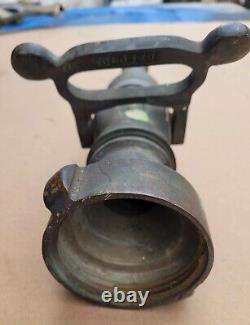 Vtg Antique Brass Akro Buse d'incendie, manche en collier, patine originale.