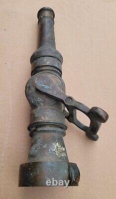 Vtg Antique Brass Akro Buse d'incendie, manche en collier, patine originale.