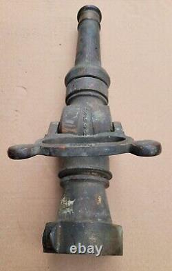 Vtg Antique Brass Akro Buse d'incendie, manche en collier, patine originale.